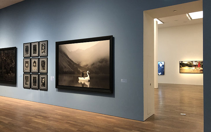 Erwin Olaf. Unheimlich schön - Ausstellung in der Kunsthalle München (©Foto: Martin Schmitz)